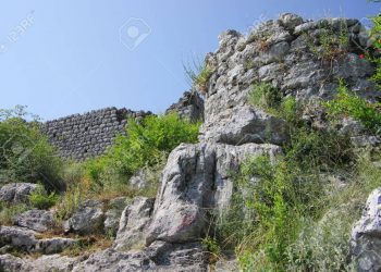Composition !!!!!!!!!!! rock and ruins of Sas Stari Grad